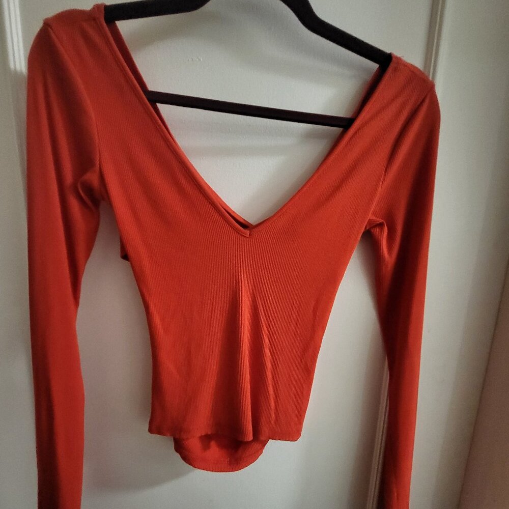 Twik by Simons | Open Back V-Neck Long Sleeve Top - Red Rock - Size S